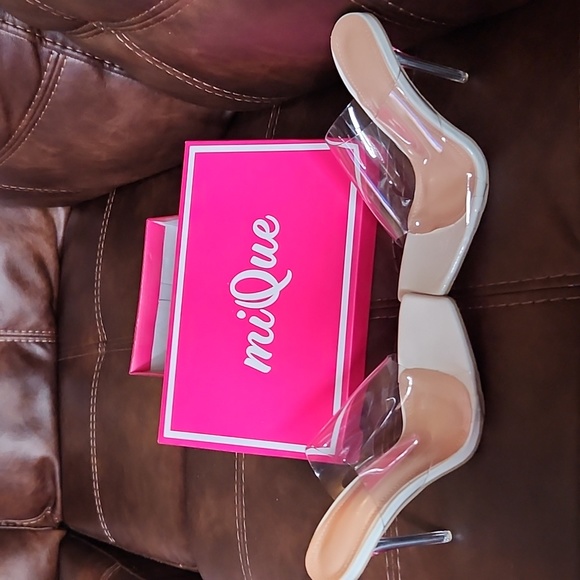 Shoes - Picture 4 of 4